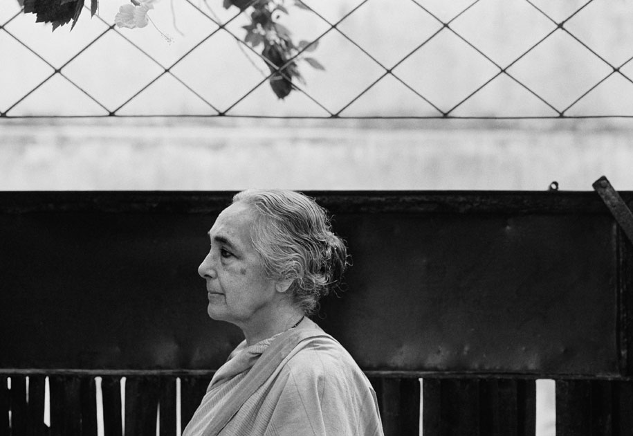 11_romilathapar.portrait.blackandwhite 16-03-04.jpg